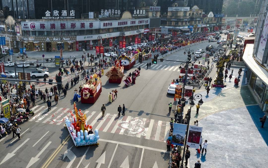 醉喜江阳年 春节天天乐丨载歌载舞嗨翻天，欢欢喜喜过大年(图5)